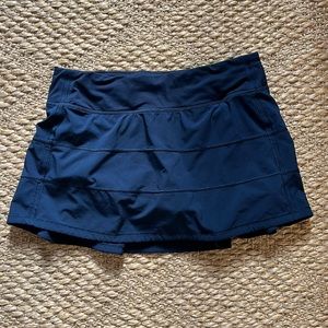 Lululemon Pace Rival Mid-Rise Skirt, Size 6, Navy, Excellent used condition